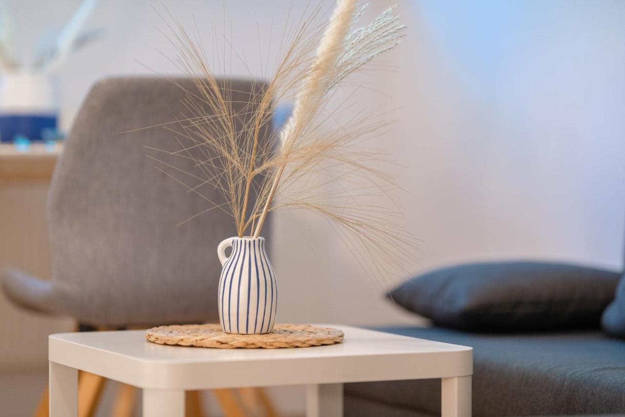Stay Awesome - Schonfeld Apartment, Netflix Und Kostenloses Parken Kassel Ngoại thất bức ảnh
